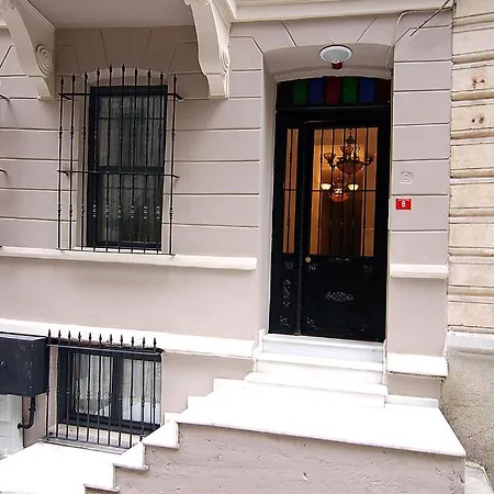 Mayer Cihangir Suites *